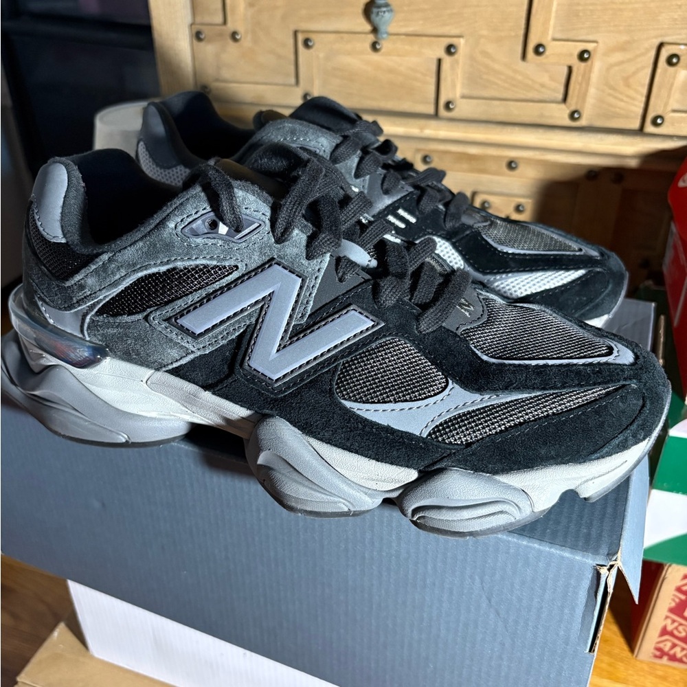 New Balance 9060 Black & Grey